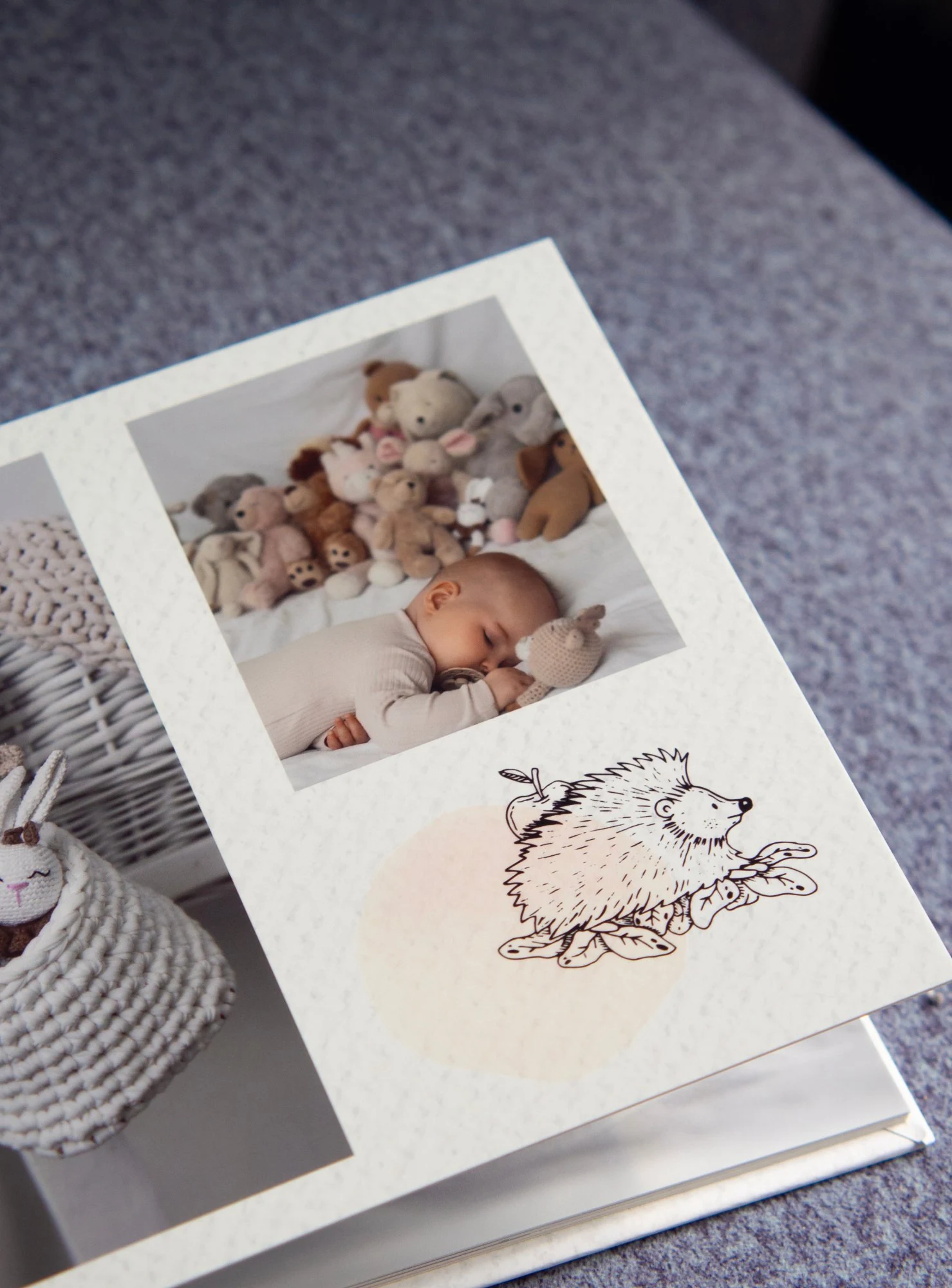 Детская фотокнига первый год — малыш с игрушками и ёжик